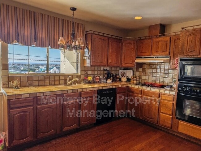 1976 Grandview St in Seaside, CA - Building Photo - Building Photo