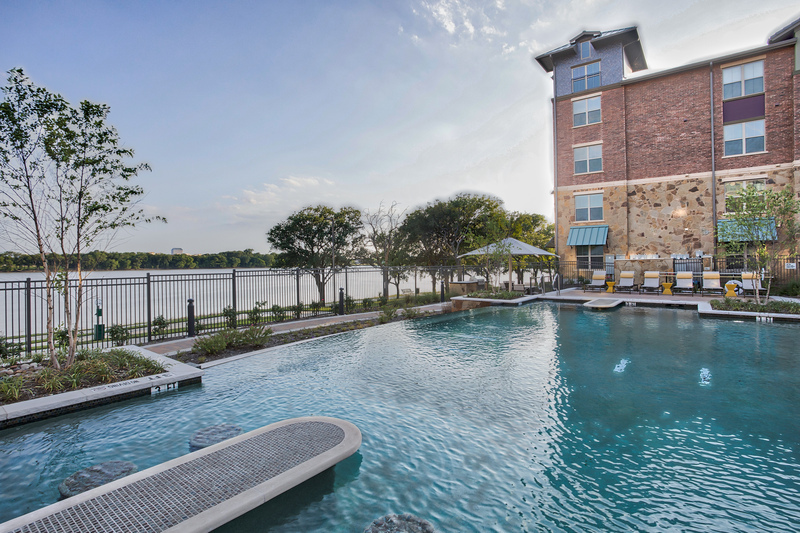 Lakeside Lofts in Farmers Branch, TX - Building Photo