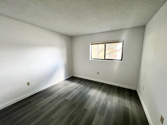 350 Palm Cir W in Pembroke Pines, FL - Foto de edificio - Building Photo