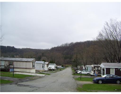 Pineview Manor Park in New Stanton, PA - Building Photo - Building Photo