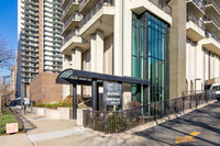 Malibu Condominiums in Chicago, IL - Building Photo - Building Photo