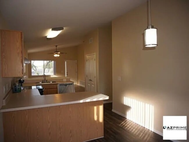 2201 S St Suzanne Dr