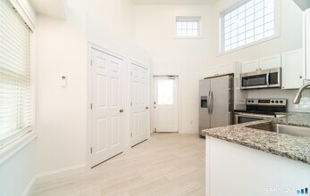 1154 Poquonnock Rd in Groton, CT - Building Photo - Building Photo