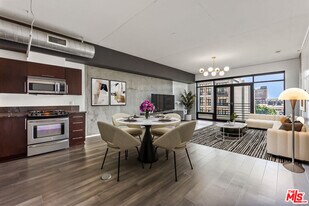 1111 S Grand Ave in Los Angeles, CA - Building Photo