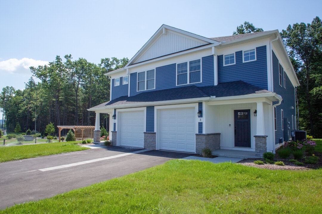 The Grand Luxury Apartments and Homes in Granby, CT - Foto de edificio