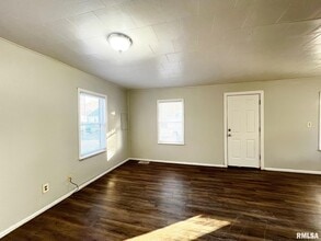 1411 E Crestwood Dr in Peoria, IL - Building Photo - Building Photo