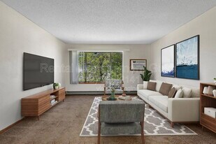 131 Cedar St E in St. Joseph, MN - Building Photo