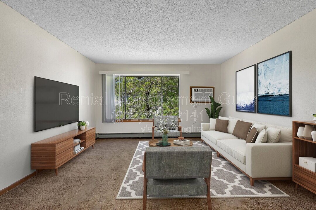 131 Cedar St E in St. Joseph, MN - Building Photo