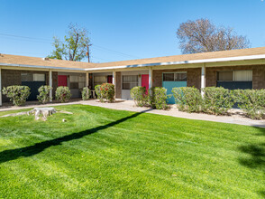 Parkside Apartments in Tempe, AZ - Building Photo - Building Photo