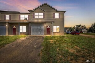 489 Shade Tree Ln in Farmington, MO - Building Photo