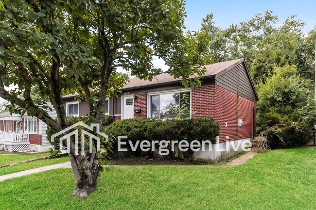 5987 Sunridge Dr in Cincinnati, OH - Building Photo - Building Photo