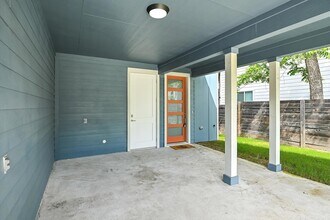 1202 Cometa St, Unit B in Austin, TX - Building Photo - Building Photo