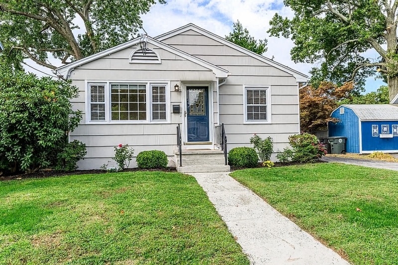 29 Loomis St in Milford, CT - Building Photo