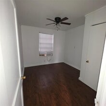 100 N 1st St in Thorndale, TX - Building Photo - Building Photo