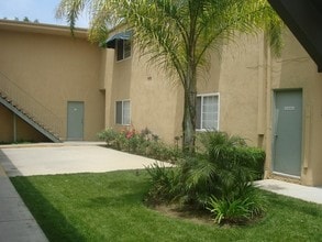 Casa Etiwanda in Northridge, CA - Building Photo - Building Photo