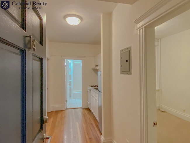 property at 6 Camelot Ct