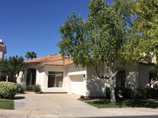 7528 E McLellan Ln in Scottsdale, AZ - Building Photo - Building Photo