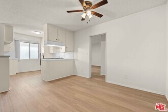 15540 Moorpark St in Los Angeles, CA - Building Photo - Building Photo