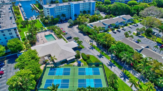 1 Harbourside Dr in Delray Beach, FL - Building Photo - Building Photo