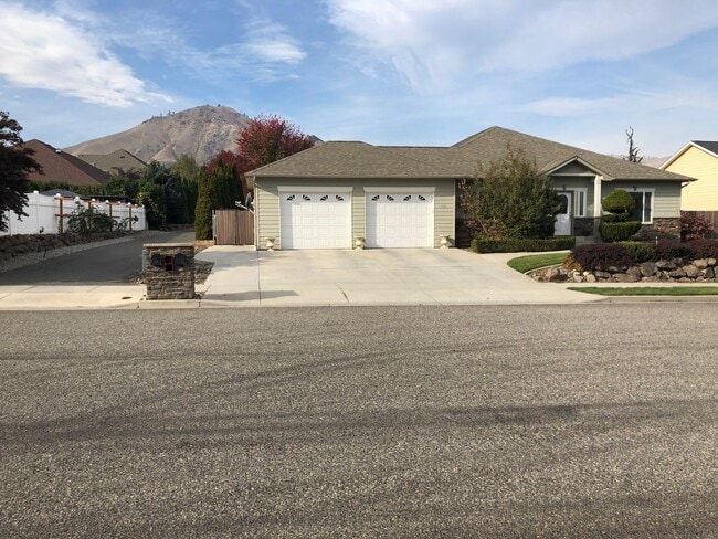 property at 410 S Elliott Ave
