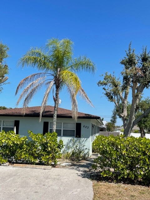 623 92nd Ave N in Naples, FL - Building Photo