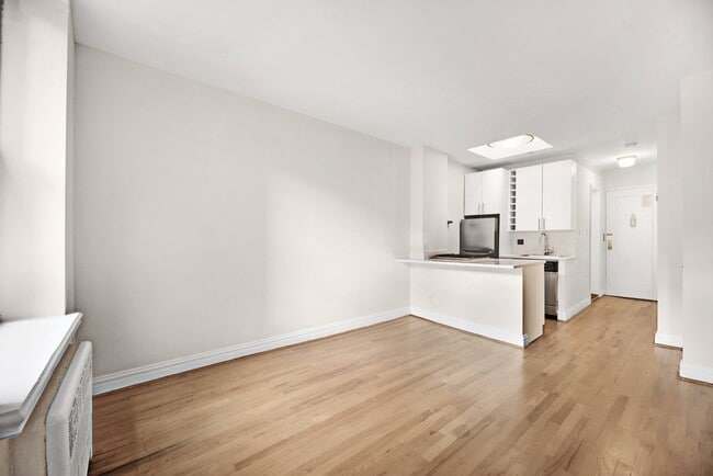 122 E 27th St in New York, NY - Building Photo - Building Photo