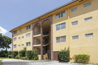 Beverly Apartments in Pompano Beach, FL - Building Photo - Building Photo