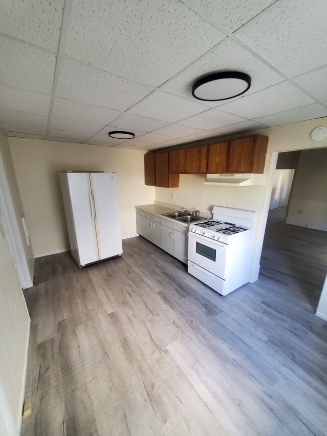 612 4th Ave, Unit 612 4th ave 1st floor in Ford City, PA - Foto de edificio - Building Photo