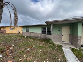 2426 Seneca Ave in Fort Pierce, FL - Building Photo