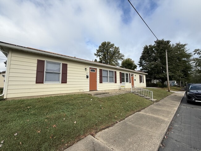 828 N Washington St in Brazil, IN - Building Photo - Building Photo