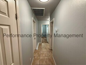 10702 Montemar Dr in Bakersfield, CA - Building Photo - Building Photo