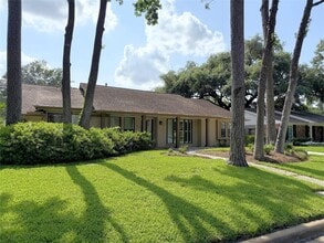 5007 Shady Nook Ct in Houston, TX - Building Photo - Building Photo