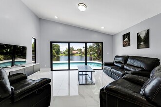 10632 NW 7th St in Plantation, FL - Building Photo - Building Photo