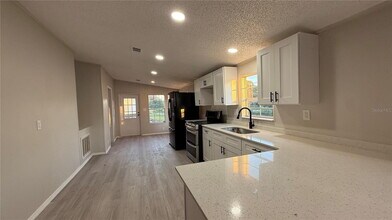 4531 Deer Run Rd in St. Cloud, FL - Foto de edificio - Building Photo