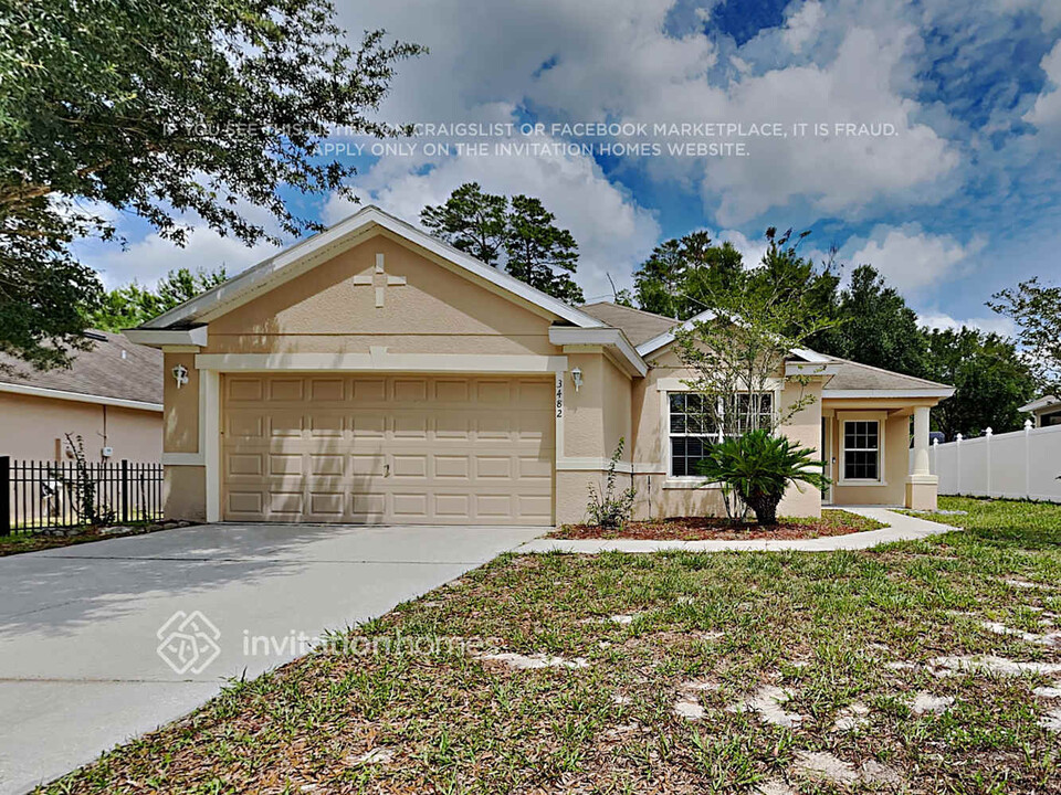 3482 Heath Dr in Deltona, FL - Foto de edificio