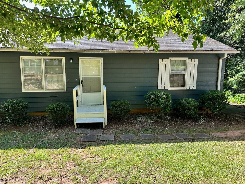 3033A Kelsey Creek Rd, Unit A in Spartanburg, SC - Building Photo