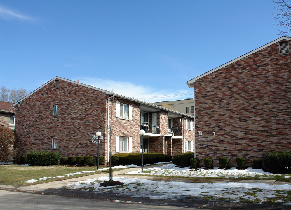 WINSTON COURT in Oakmont, PA - Building Photo