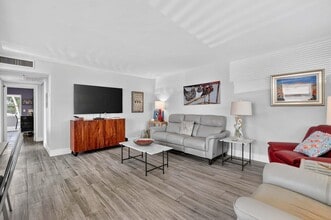 360 Flanders Dr in Delray Beach, FL - Building Photo - Building Photo