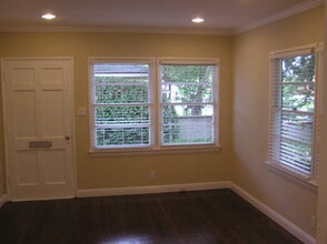 3909 W Chandler Blvd in Burbank, CA - Foto de edificio - Building Photo