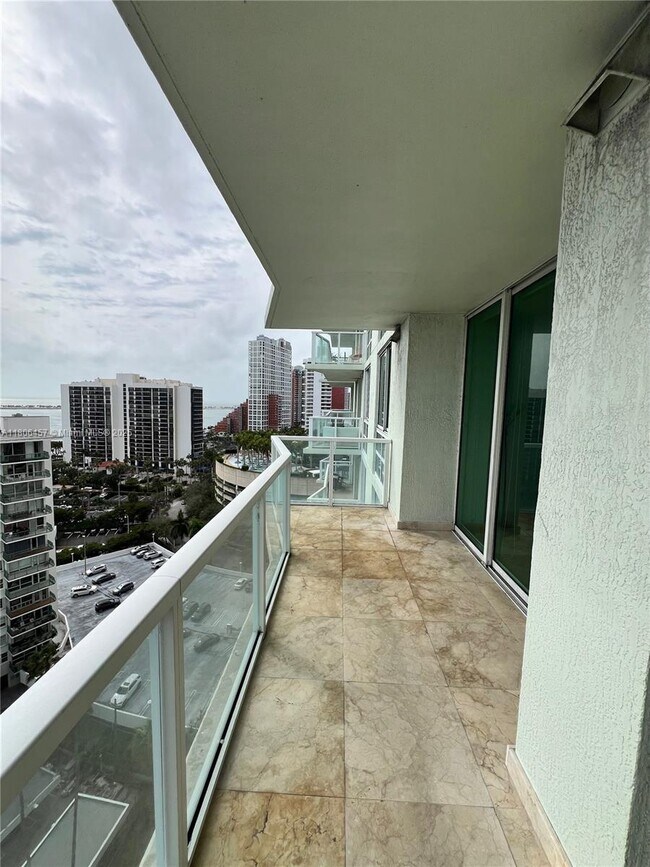 218 SE 14th St in Miami, FL - Building Photo - Building Photo
