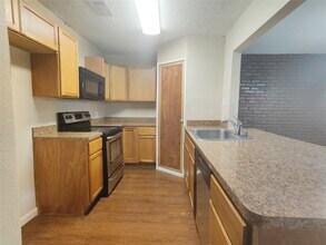 1003 Dyche Ln in Alvin, TX - Building Photo - Building Photo