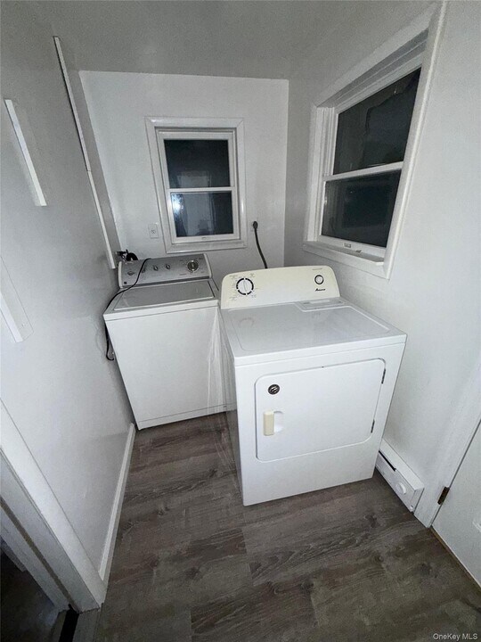 8 Jonquill Ln in Kings Park, NY - Building Photo