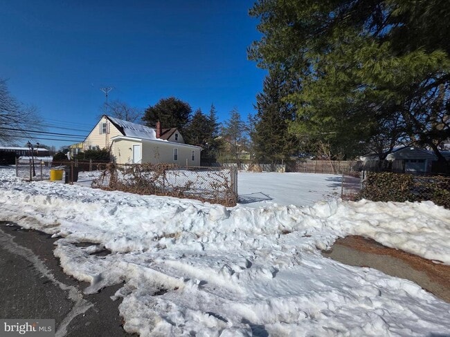 property at 522 Kuser Rd