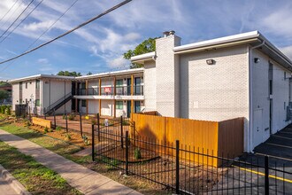 Gaston Corners in Dallas, TX - Building Photo - Building Photo