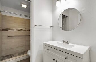 5325 Newcastle Ave, Unit 239 in Encino, CA - Building Photo - Building Photo