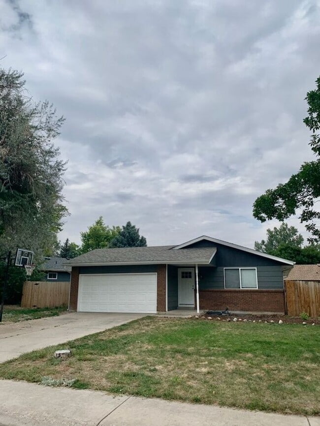 2200 Ayrshire Dr in Fort Collins, CO - Building Photo - Building Photo