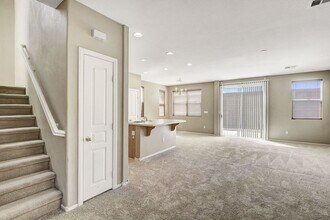 9033 Quintessa Cove St in Las Vegas, NV - Building Photo - Building Photo