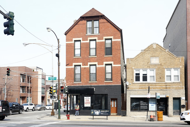 957 N Ashland Ave in Chicago, IL - Foto de edificio - Building Photo