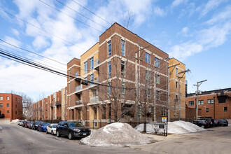 2817 N Oakley Ave in Chicago, IL - Building Photo - Building Photo