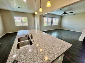 15510 Carparzo Dr in Bakersfield, CA - Building Photo - Building Photo